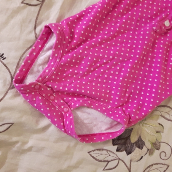 size 9M baby girls cute polka dotted onesie - Picture 4 of 7